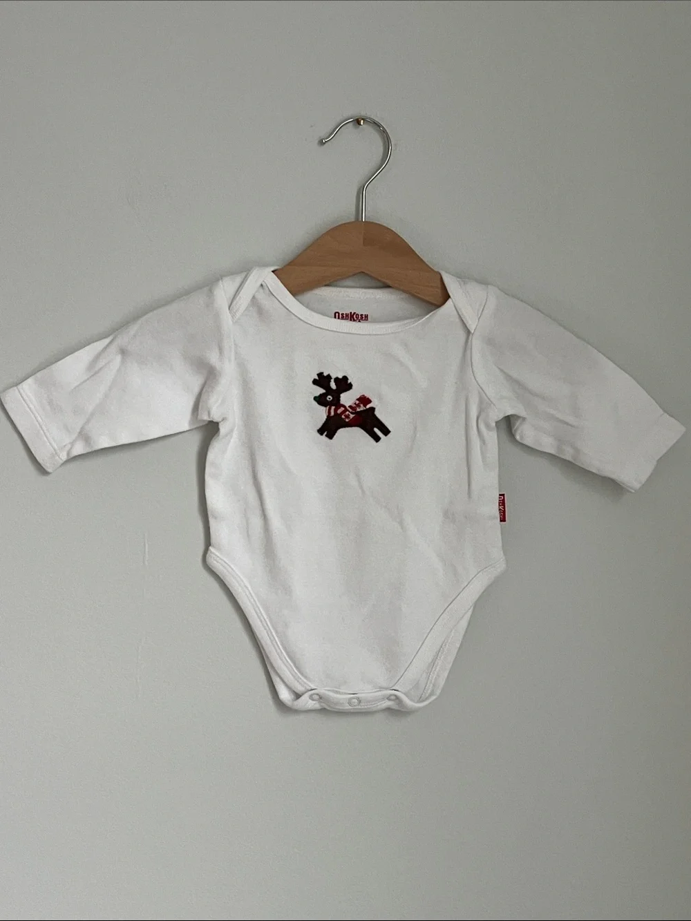 OshKosh B'gosh | White Long-Sleeve Bodysuit with Reindeer Applique Size 0-3M